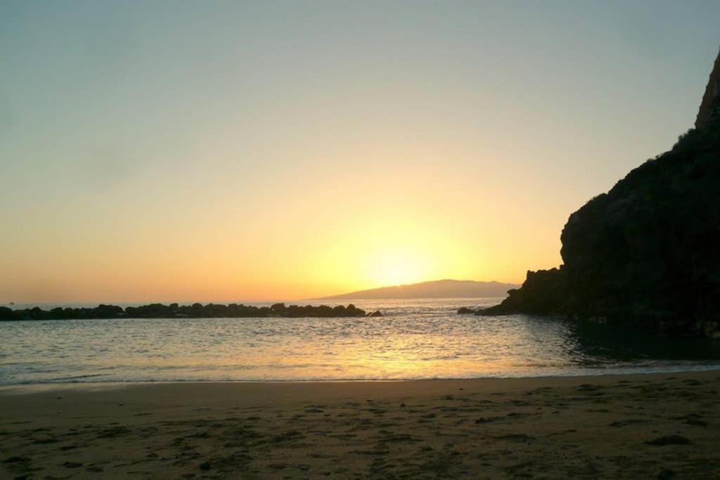 Casa Blanca , nahe am Strand , WiFI frei Guia de Isora  Bagian luar foto
